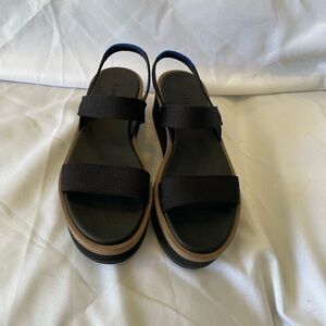 Rothy's Lightweight Wedge Sandal in Pepper Size 9.5